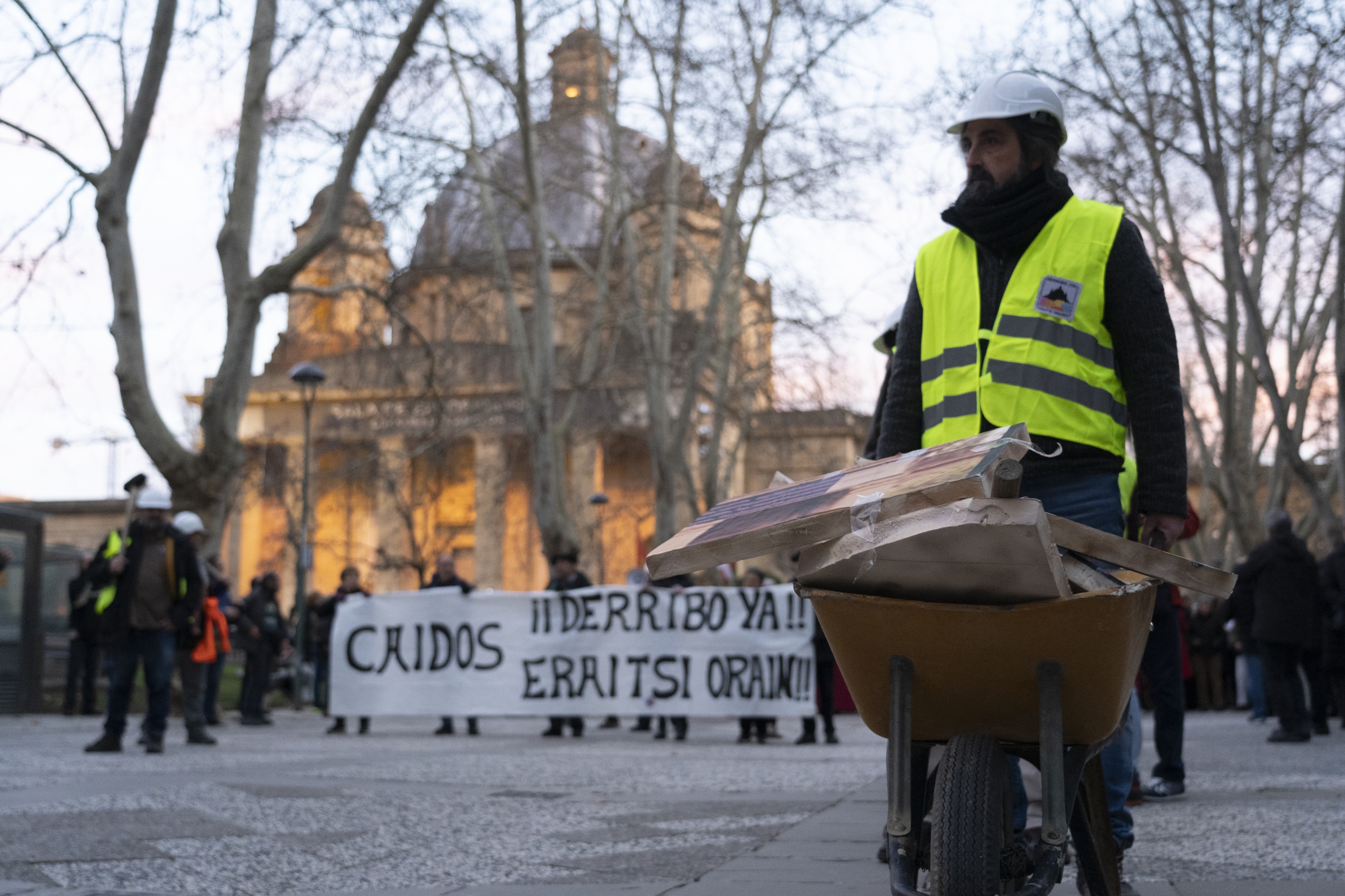 (ID_14594052) (Jagoba Manterola/@FOKU) 2025-01-18, Iruñea. Erorien Eraispenaren aldeko Elkarte Memorialisten Plataformak deitutako...