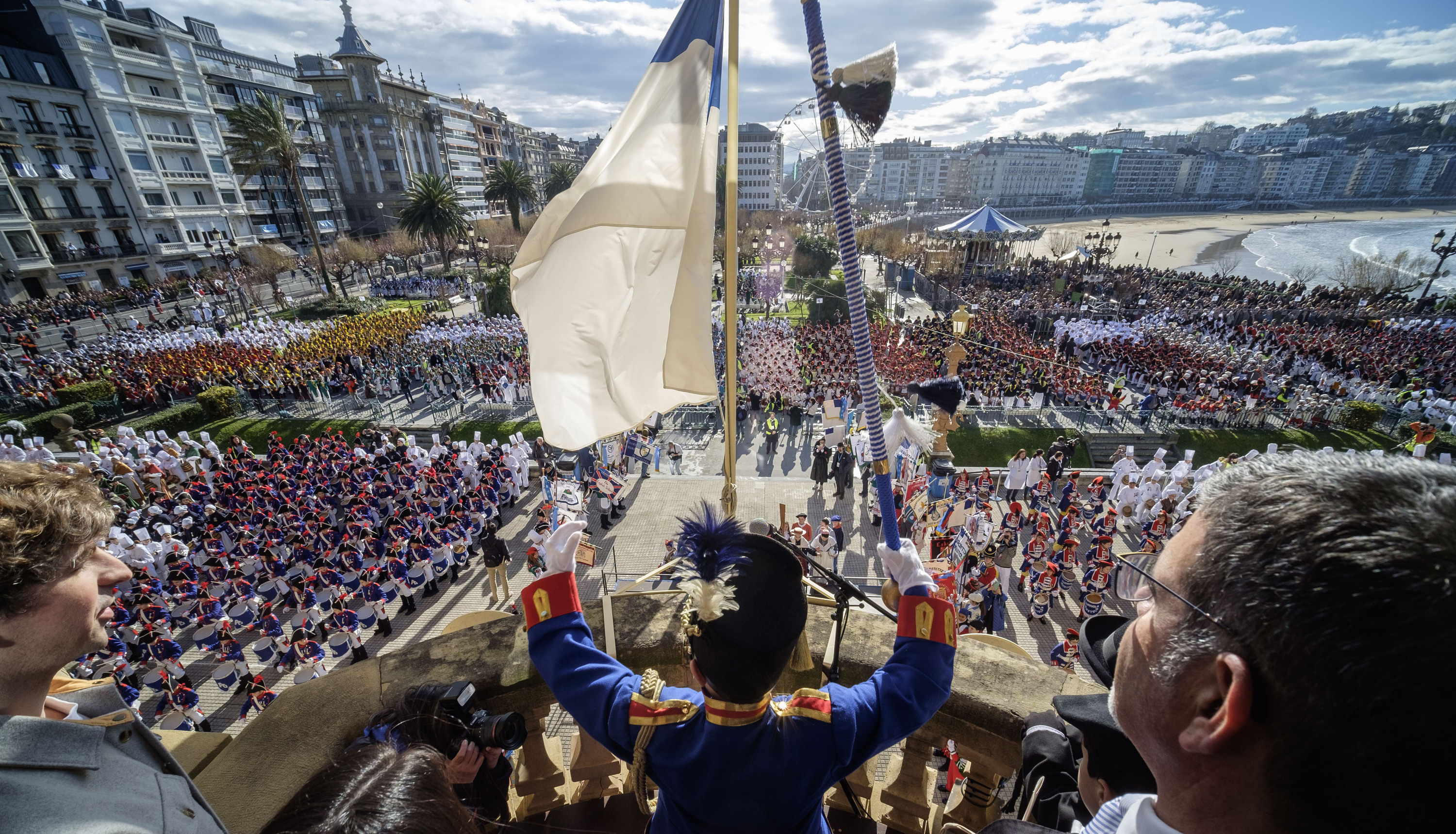 Haurren danborradan, Ander Alustiza danbor nagusia gidari. JON URBE / FOKU