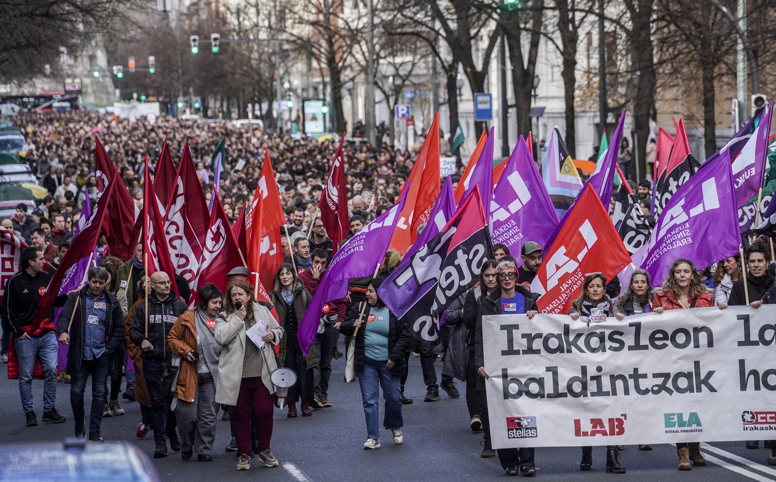 Hezkuntza publikoko irakasleen protesta, gaur, Bilbon. MARISOL RAMIREZ / FOKU