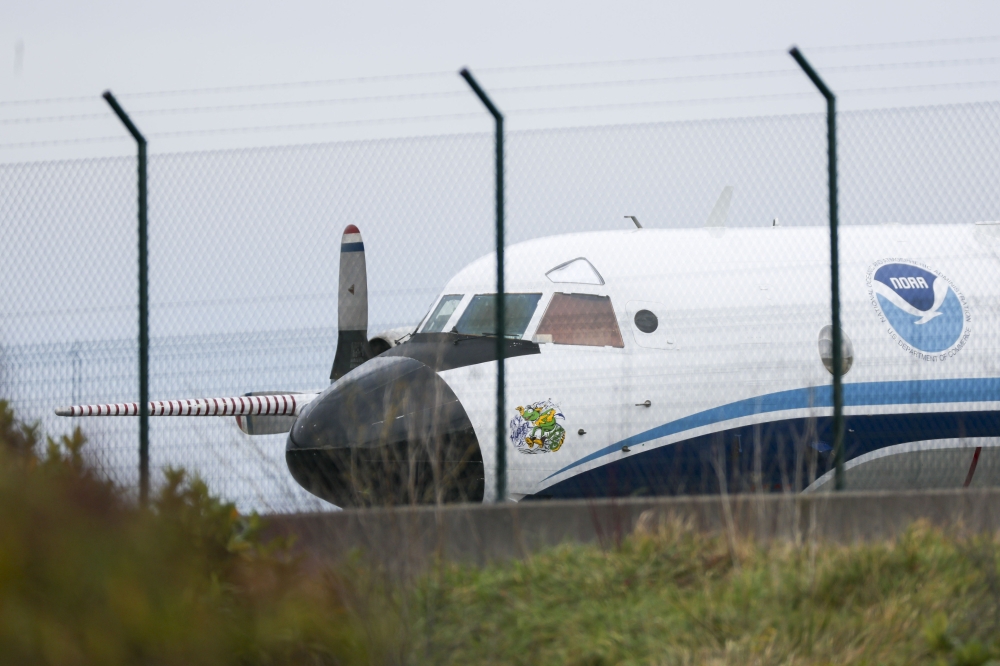 Lockheed P-3 Orion hegazkina, gaur, Loiun (Bizkaia). LUIS TEJIDO / EFE