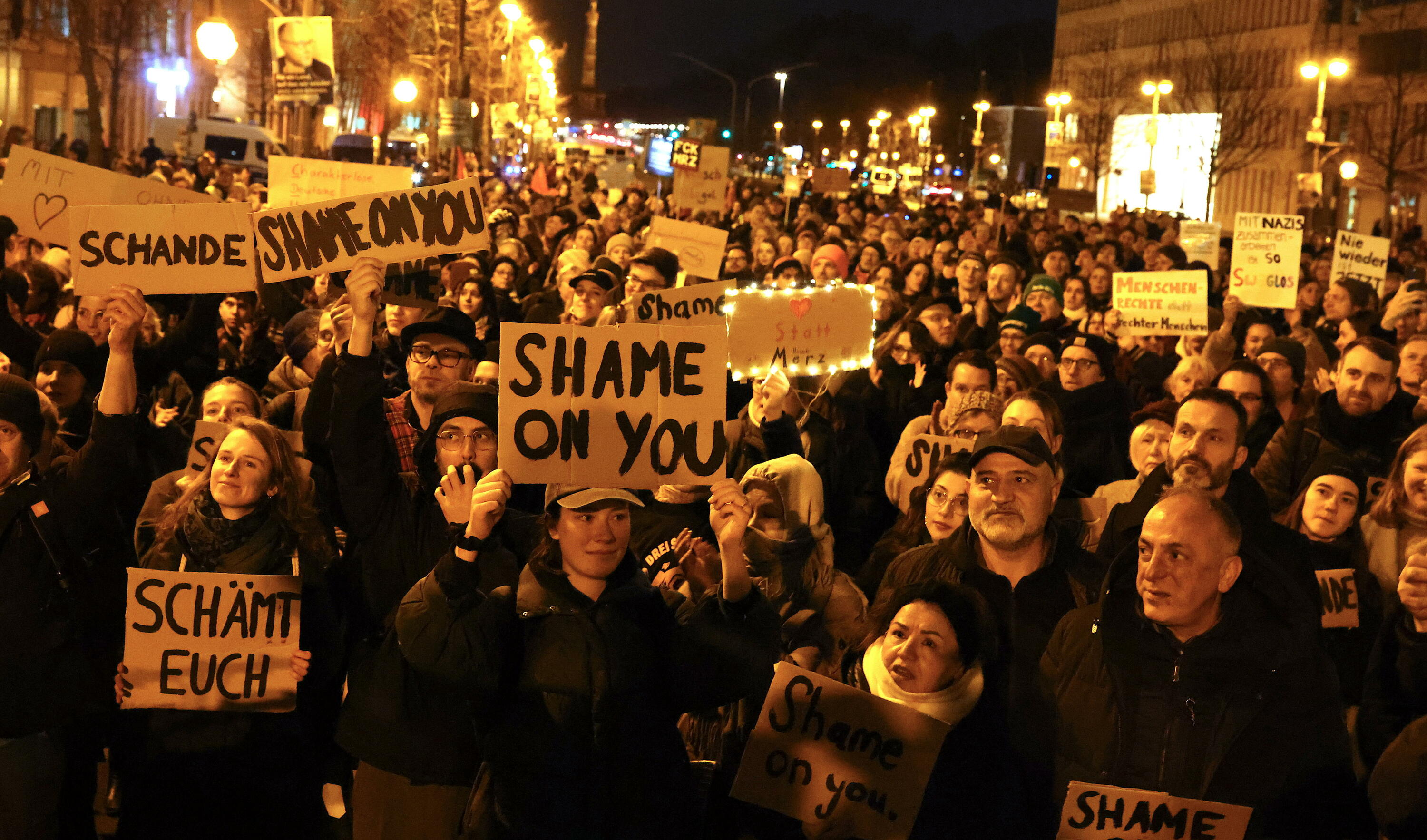 CDUren aurkako protesta bat, atzo, Berlinen. HANNIBAL HANSCHKE / EFE