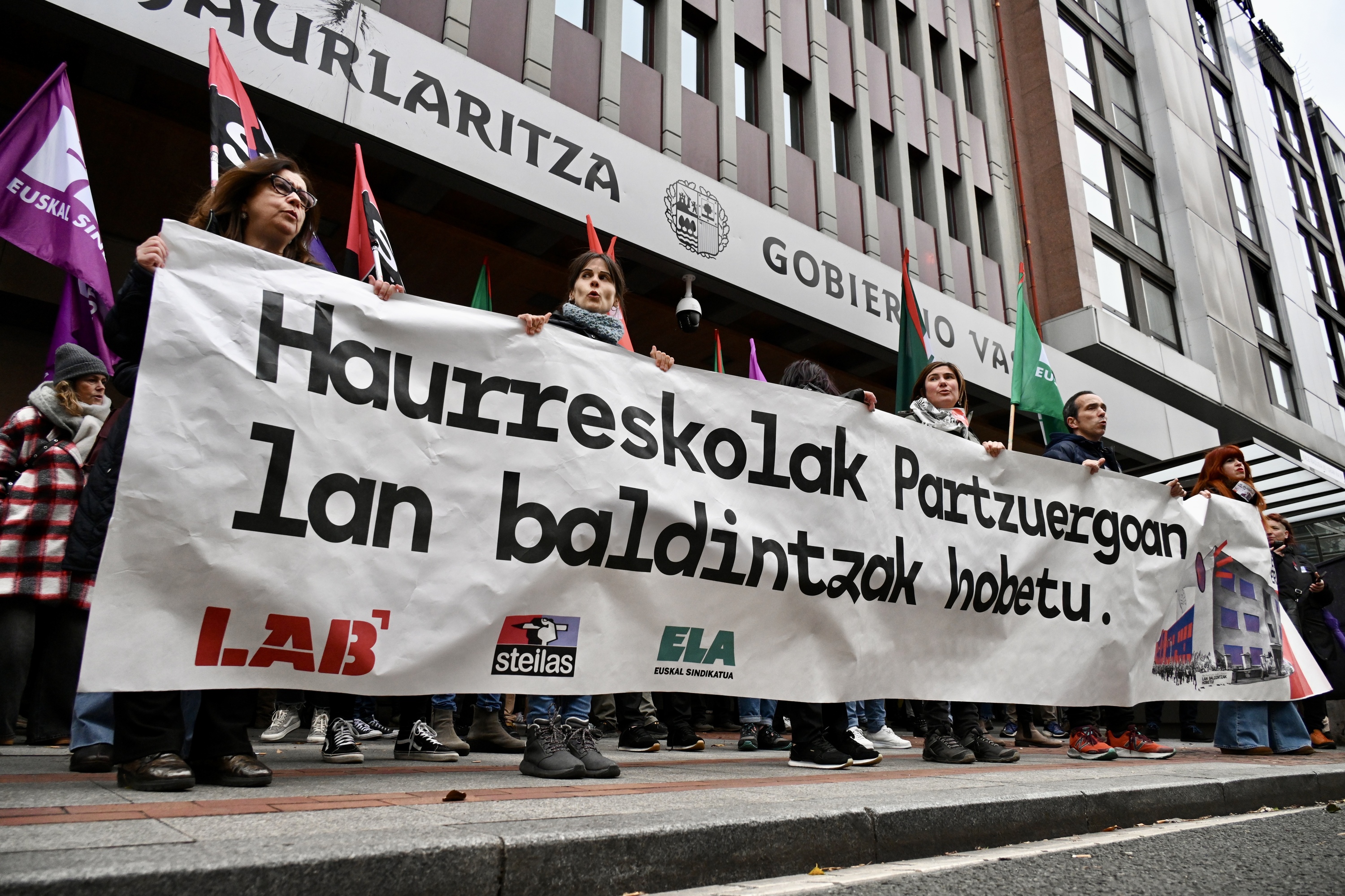 Haurreskolak partzuergoko langileen protesta bat, orain bi aste, Bilbon. MIKEL MARTINEZ DE TRESPUENTES / FOKU