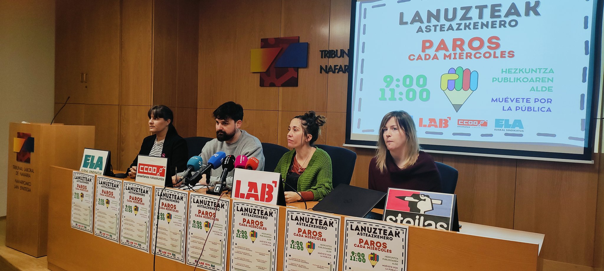 Steilas, LAB, CCOO eta ELA sindikatuen agerraldia, gaur, Nafarroako Lan Auzitegiaren egoitzan, hezkuntza publikoaren aldeko mobilizazio sorta iragartzeko. ION ORZAIZ/BERRIA