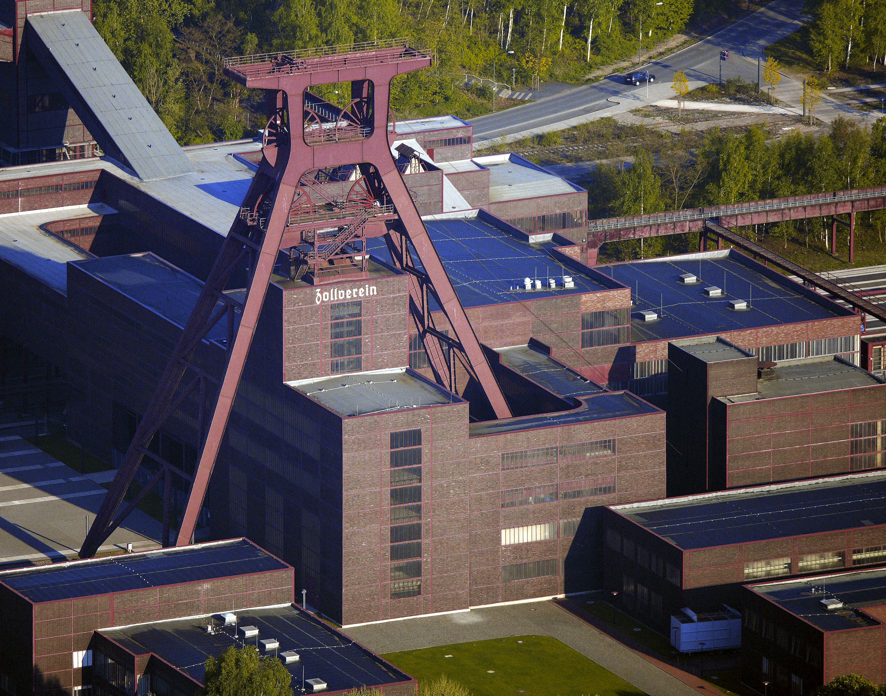 Zollverein meategiko altzairuzko dorrea, eremuaren ikurra. EFE