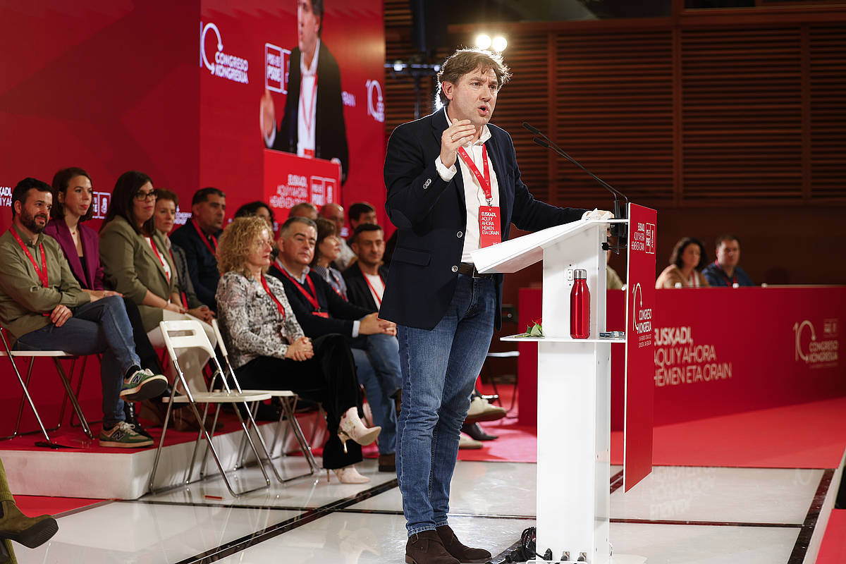 Eneko Andueza Donostian, atzo. JUAN HERRERO / EFE