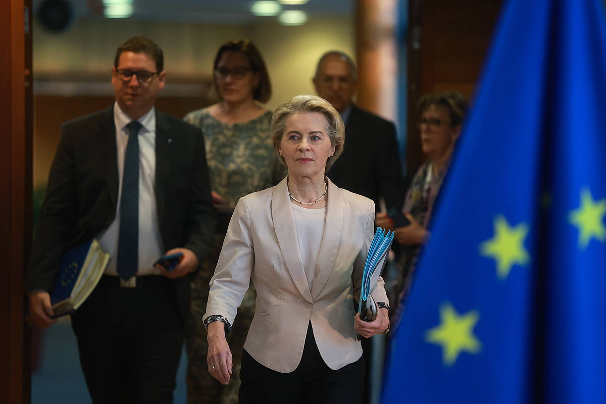 Europako Batzordeko presidente Ursula von der Leyen, gaurko bilkuraren hasieran. OLIVIER HOSLET / EFE