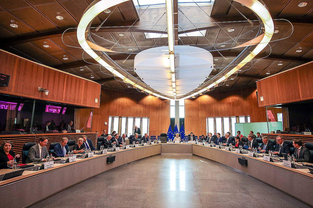 Von der Leyenek autogintzako enpresekin izan duen bilera, gaur, Bruselan. OLIVIER MATTHYS / EFE