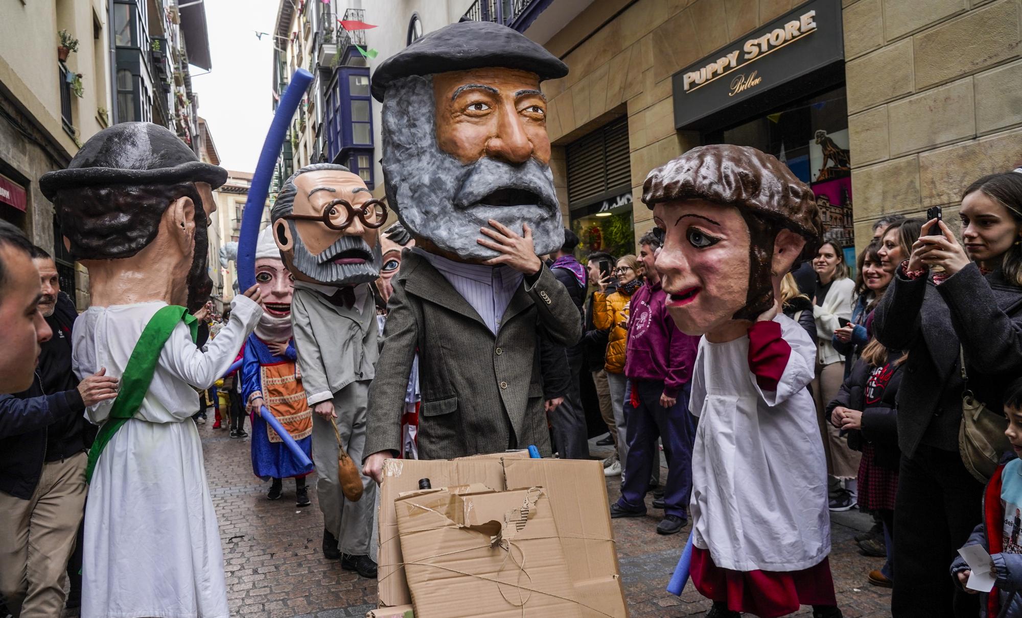 Madriles buruhandiaren aurkezpen ekitaldia, Bilboko Zazpikaleetan, domekan. MARISOL RAMIREZ / FOKU