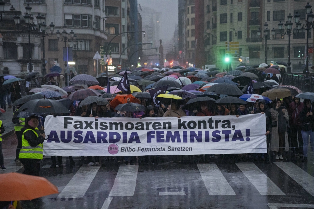 'Faxismoaren kontra, ausardia feminista' lelopean egin dute Bilboko manifestazioa. ARITZ LOIOLA / FOKU