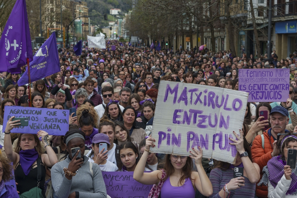 Donostiako manifestazioan jendetza bildu du mugimendu feministak. JON URBE / FOKU