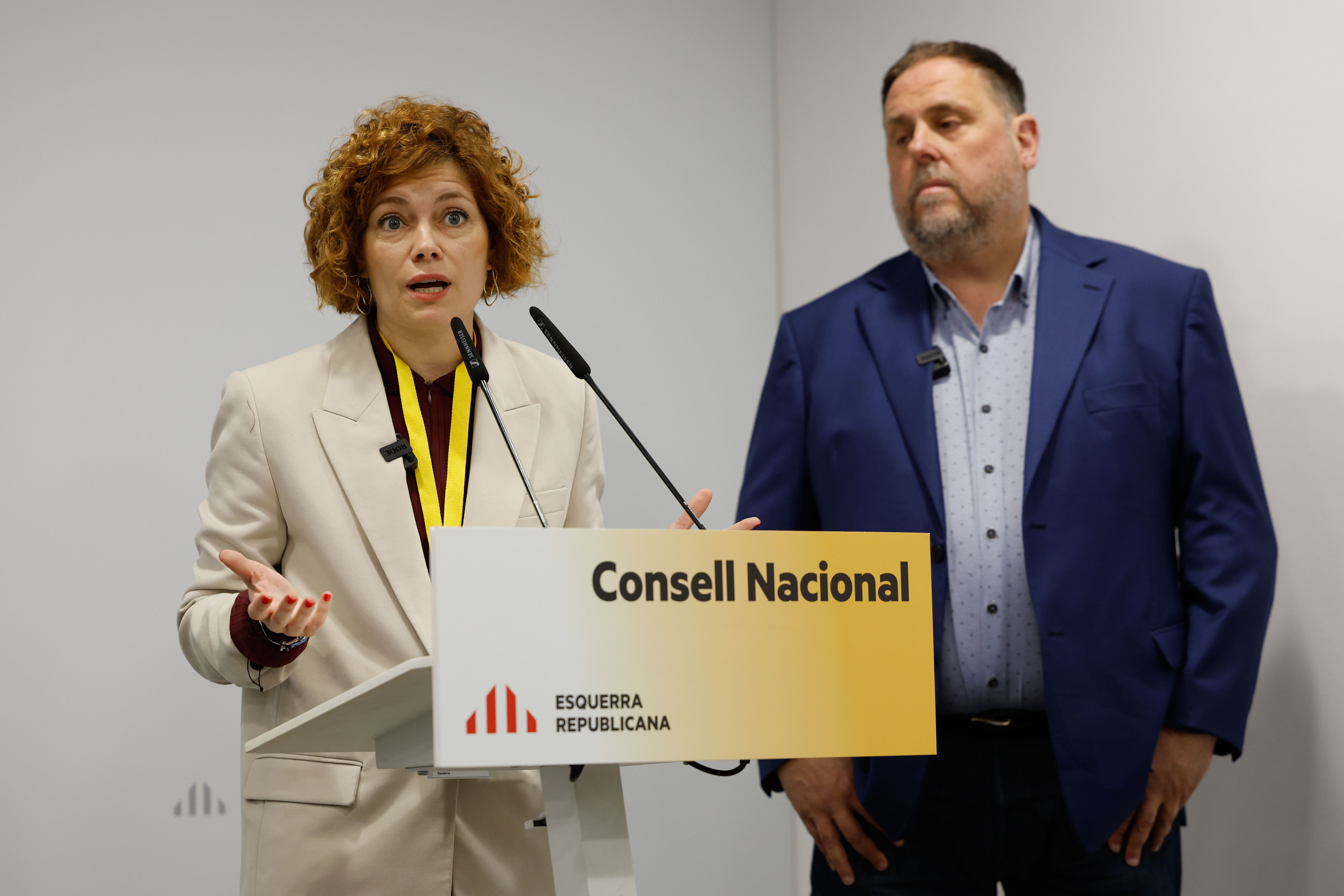 Elisenda Alamany eta Oriol Junqueras, otsailean, Bartzelonan ERCk egindako Kontseilu Nazionalean. TONI ALBIR / EFE