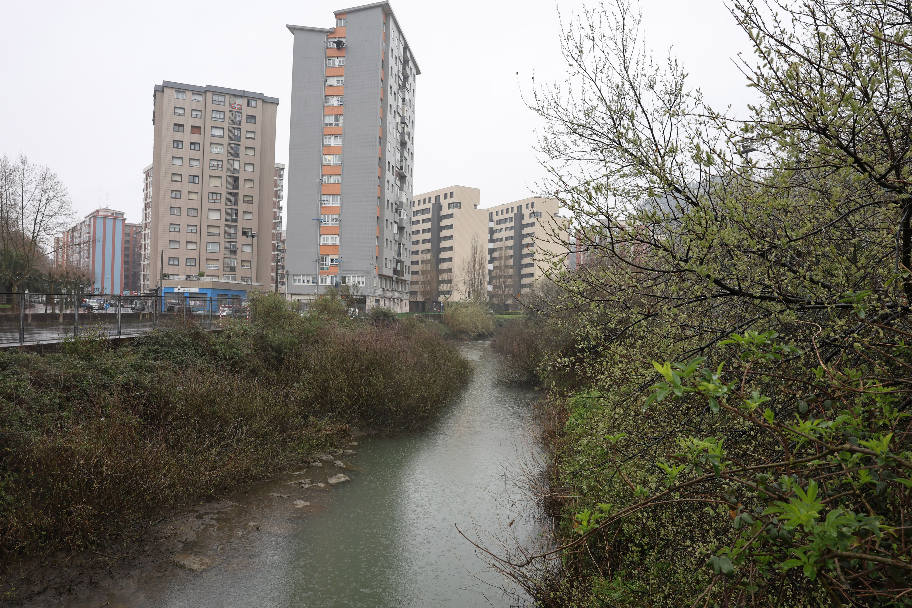 (ID_14775371) (Oskar Matxin Edesa/@FOKU) 2025-03-14, Barakaldo. Barakaldoko Udalak Castaños eta Galindo ibaien artean dagoen ingur...