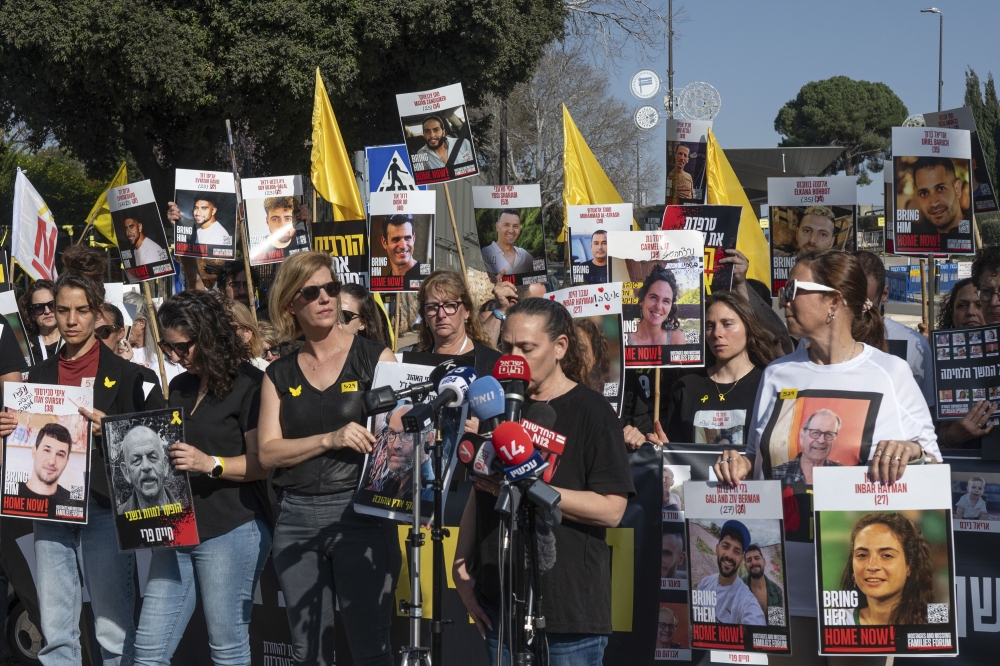 Su etena berrezartzea eskatzeko eta Shin Beteko burua kaleratu izana salatzeko egindako manifestazioa, gaur, Jerusalemen. ATEF SAFADI / EFE