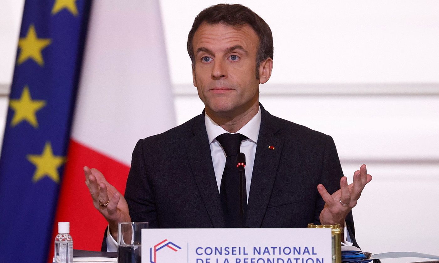 Emmanuel Macron Frantziako presidentea, atzo, Eliseon. GONZALO FUENTES / EFE.