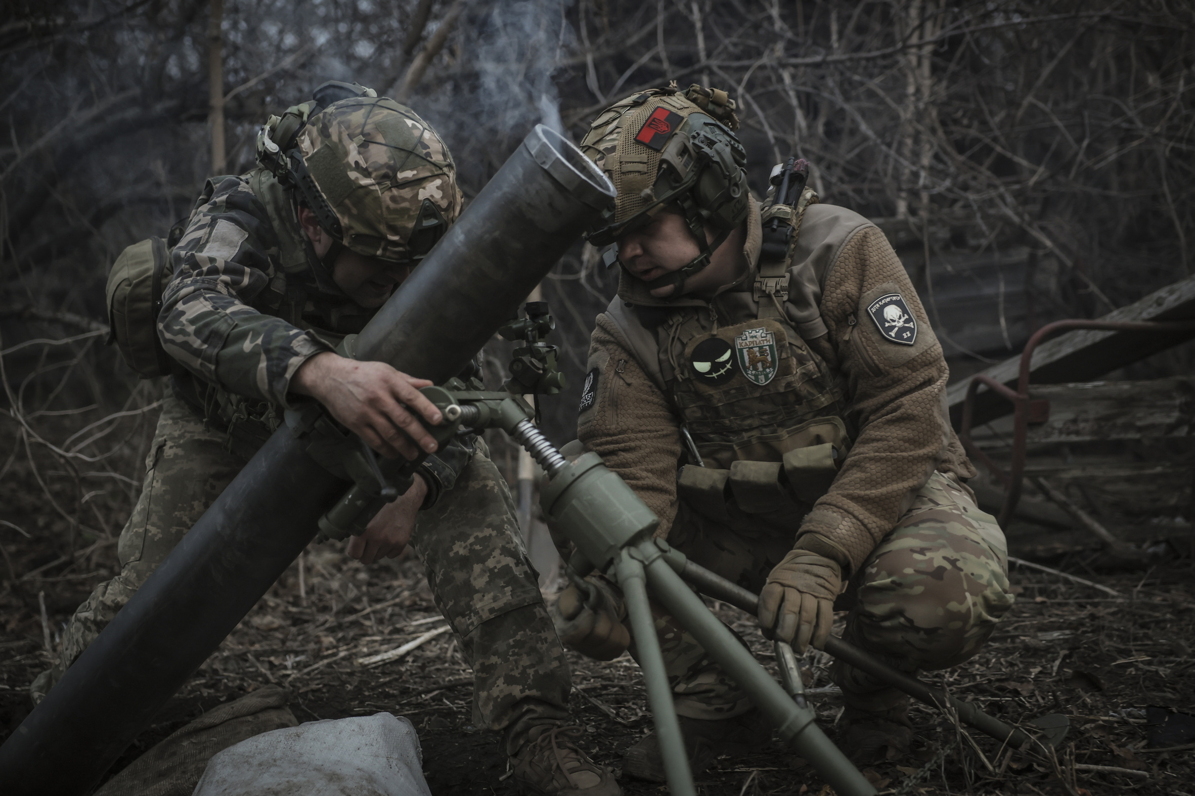 Ukrainako armadako bi militar Donetsken, hilaren 17an. EFE