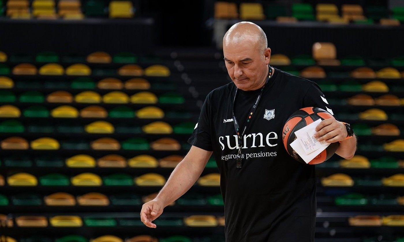 Jaume Ponsarnau, denboraldiaurreko lehen lan saioan. BILBO BASKET.