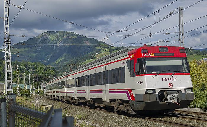 Renefeko aldirietako tren bat, artxiboko irudi batean. ANDONI CANELLADA (FOKU)