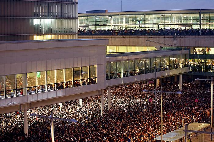 Tsunami Democratic ekimenak deituta, astelehenean Bartzelonako aireportuan egin zen protesta. QUIQUE GARCIA, EFE