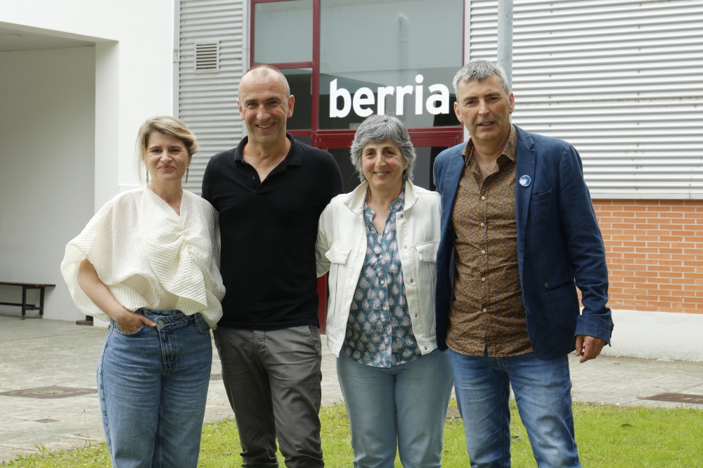 Elene Barandiaran, Iban Arregi, Beatriz Zabalondo eta Juan Luis Aizpurua. MAIALEN ANDRES / FOKU Elene Barandiaran, Iban Arregi, Beatriz Zabalondo eta Juan Luis Aizpurua. MAIALEN ANDRES / FOKU