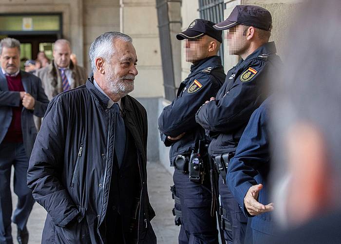 Jose Antonio Griñan Sevillako Auzitegira iristen, gaur goizean. JULIO MUñOZ / EFE