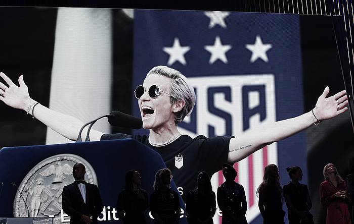 Megan Rapinoe, Parisen, Urrezko Baloia jasotzeko ekitaldian. YOAN VALAT, EFE