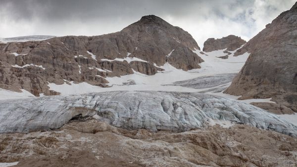 Marmolada mendiko glaziarretik geratzen dena. CONSIGLIO NAZIONALE DELLE RICERCHE