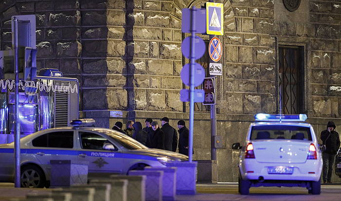 Polizia, Moskuko zentroan, tiroketa gunean. YURI KOCHETKOV