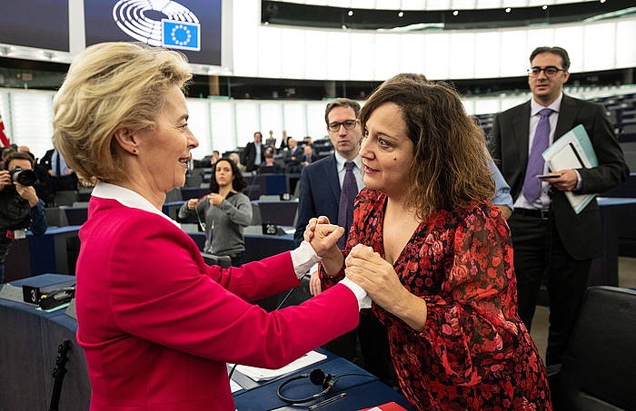 Iratxe Garcia eurodiputatua, Ursula von der Leyen Europako Batzordeko presidentearekin, asteazkenean. PATRICK SEEGER / EFE