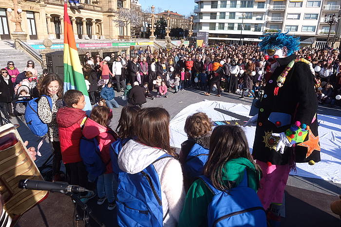 Porrotxek parte hartu du Sarek Donostian deitutako mobilizazioaren amaiera ekitaldian. JON URBE / FOKU