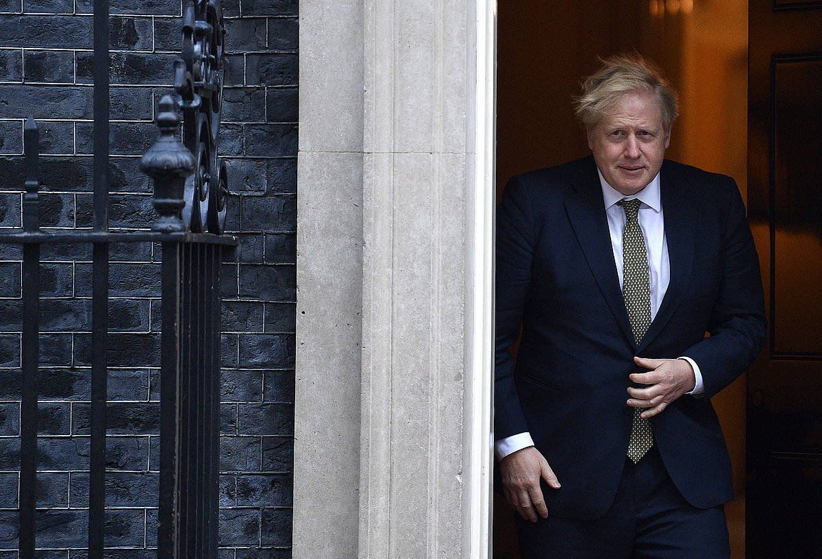 Jonhson 10 Downing Street lehen ministroaren etxetik irteten, joan den astean. NEIL HALL / EFE