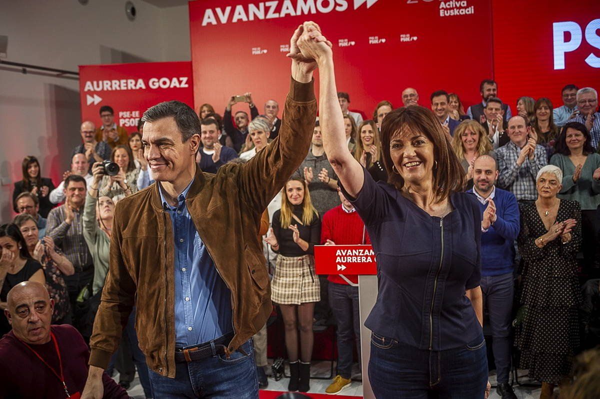 Sanchez eta Mendia, Gasteizko ekitaldian, gaur goizean. JAIZKI FONTANEDA / FOKU