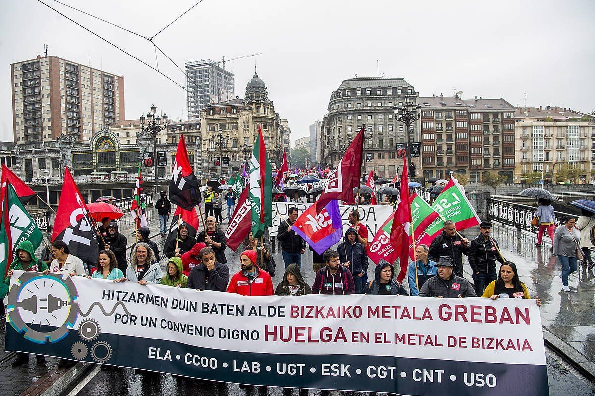 Bizkaiko metalgintzako langileen manifestazioa, urriaren hasieran, Bilbon. LUIS JAUREGIALTZO / FOKU