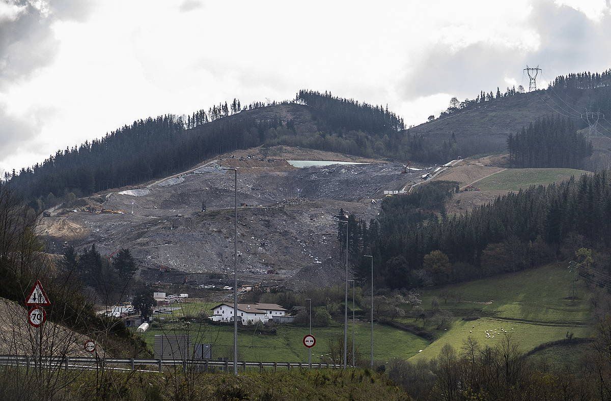 Otsailaren 6an amildu zen Zaldibarko (Bizkaia) zabortegia. JON URBE / FOKU