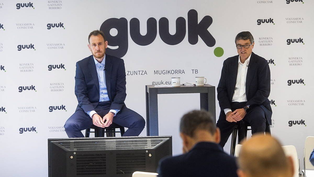 Juanan Goñi eta Jon Ander de las Fuentes, Guuken aholkuemaile delegatua eta presidentea, hurrenez urren. LUIS JAUREGIALTZO / FOKU