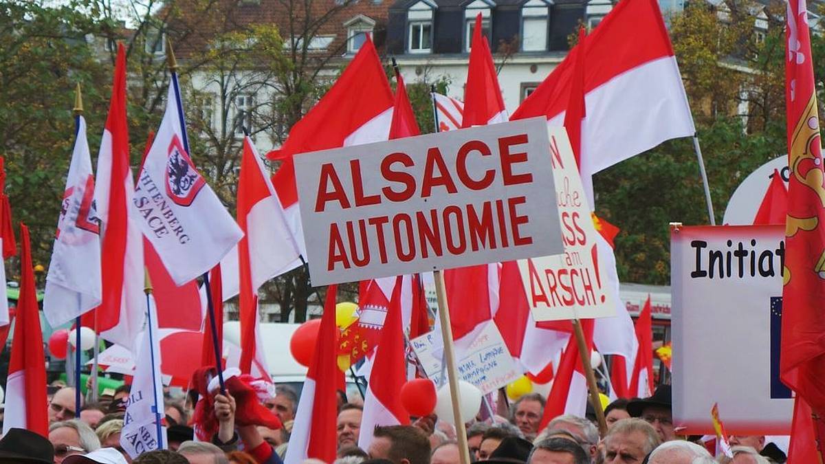 Autonomiaren aldeko manifestazio bat, Estrasburgon. BERRIA