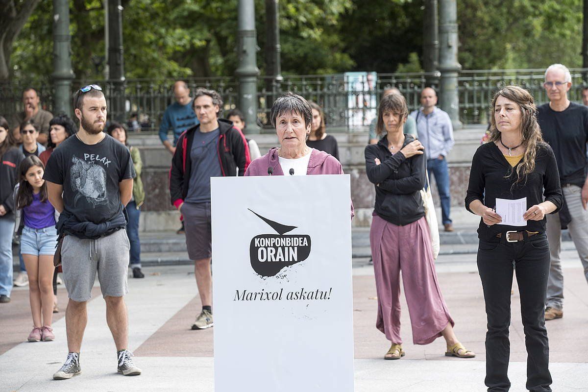 Marixol Iparragirreren egoera bidegabea salatzeko eta haren askatasuna exijitzeko agerraldia egin zuten hainbat herritar eta eragilek, hilaren hasieran, Donostian. JUAN CARLOS RUIZ / FOKU