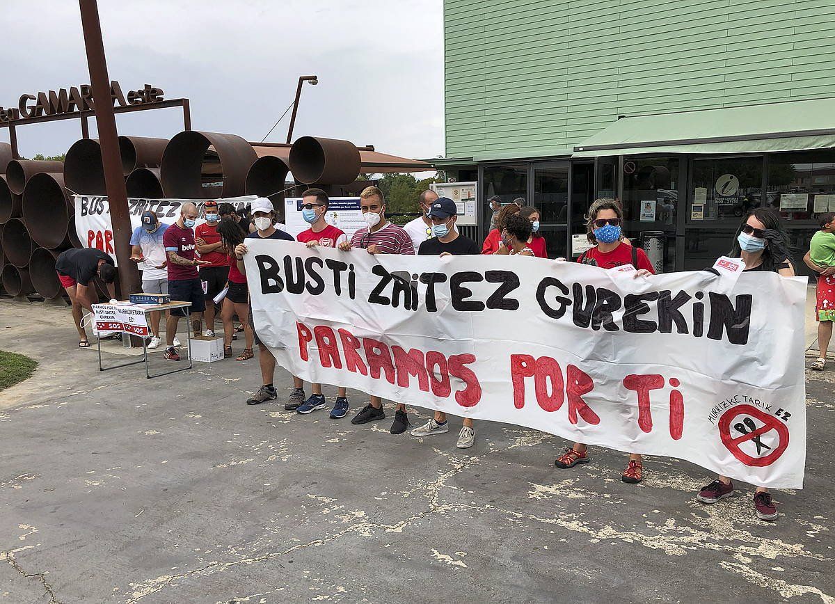 Abuztuaren 10ean protesta egin zuten langileek, Gamarran. RAUL BOGAJO