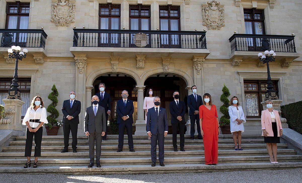 Eusko Jaurlaritzako lehendakaria eta sailburuak, gaur, Gasteizen. RAUL BOGAJO / FOKU