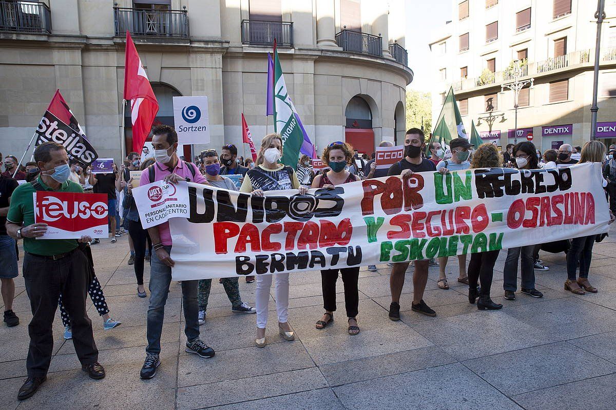 Nafarroako hezkuntza komunitatearen kideek irailaren 2an egindako protesta. IñIGO URIZ, FOKU