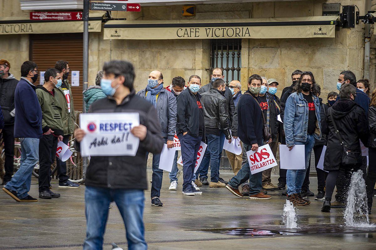 Mercedeseko kaleratzeak salatzeko Gasteizen eginiko mobilizazio bat. JAIZKI FONTANEDA (FOKU)