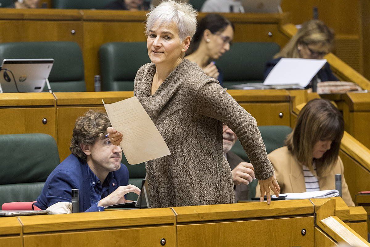 Rebeka Ubera EH Bilduko legebiltzarkidea Eusko Legebiltzarrean, artxiboko irudi batean. JUANAN RUIZ/ FOKU