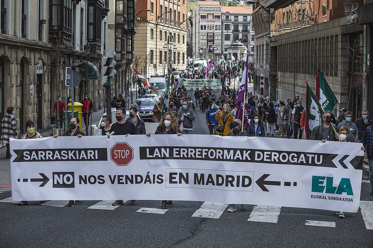 ELAren manifestazioa Bilboko kaleetan barrena. ARITZ LOIOLA / FOKU