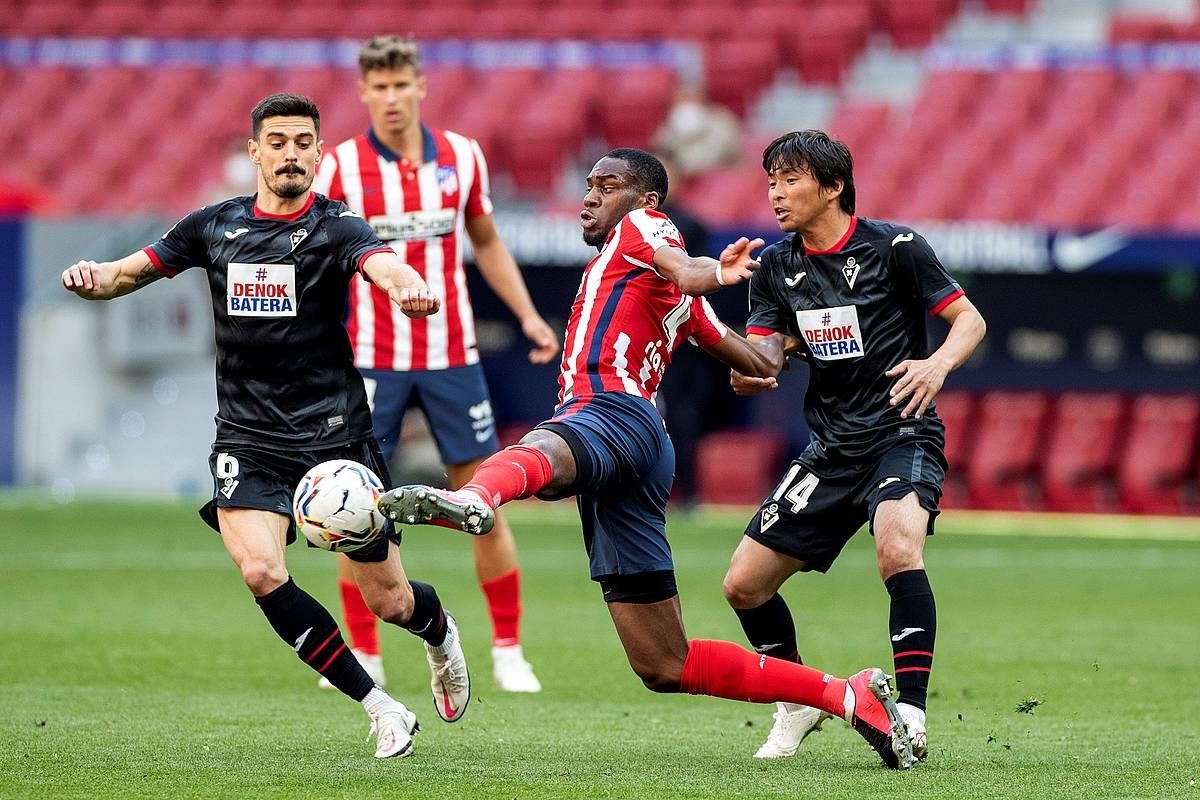 Atletico Madrilek aise irabazi dio Eibarri. RODRIGO JIMENEZ / EFE