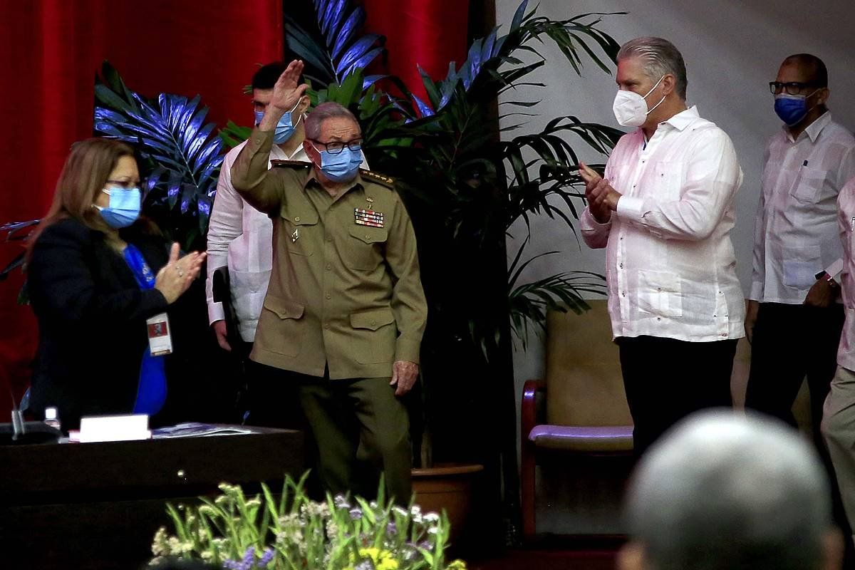 Raul Castro, ostiralean, bere agurraren berri jakinarazi ondoren. ARIEL LEY ROYERO / EFE