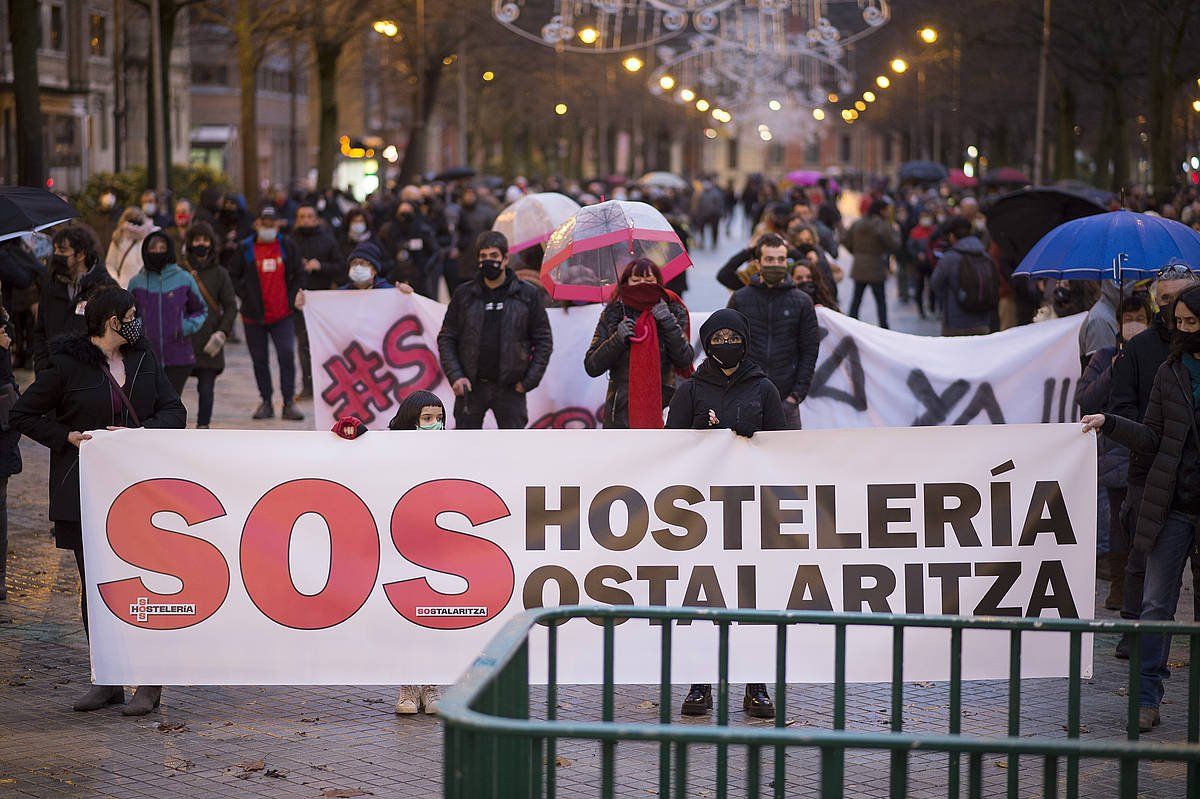 SOS Ostalaritzako protesta baten irudia. LUIS TEJIDO/FOKU