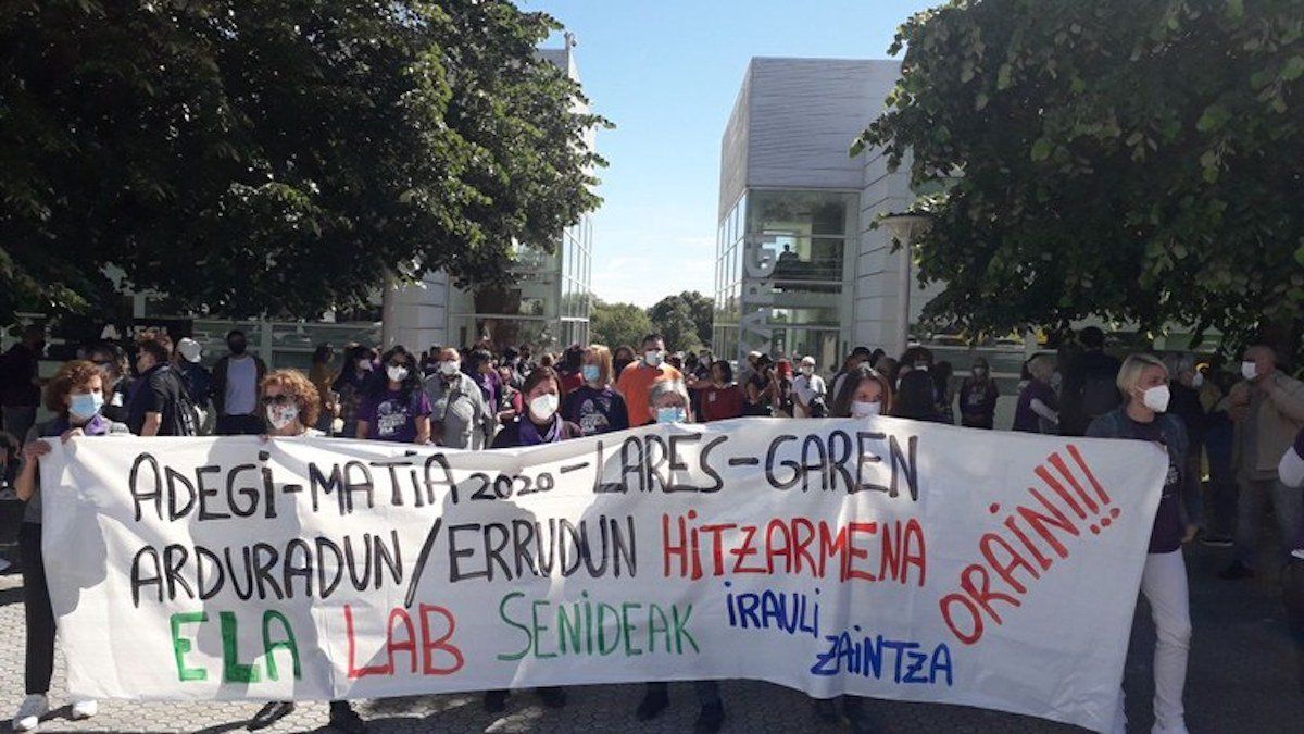 Gau goizean egindako protesta bat, Donostian. ELA