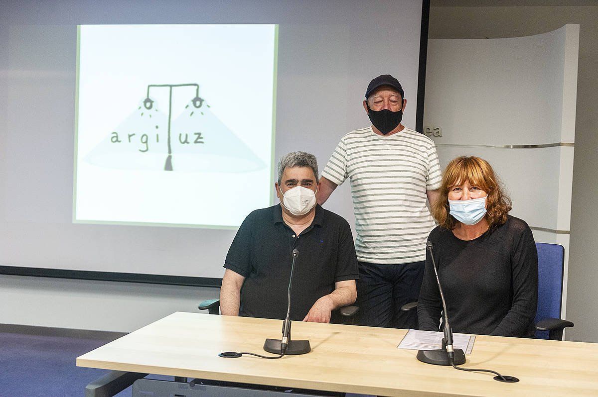 Argituz-eko Ibarrondo, Iriarte eta Bertha Gaztelumendi, gaur, Gasteizen. JAIZKI FONTANEDA / FOKU